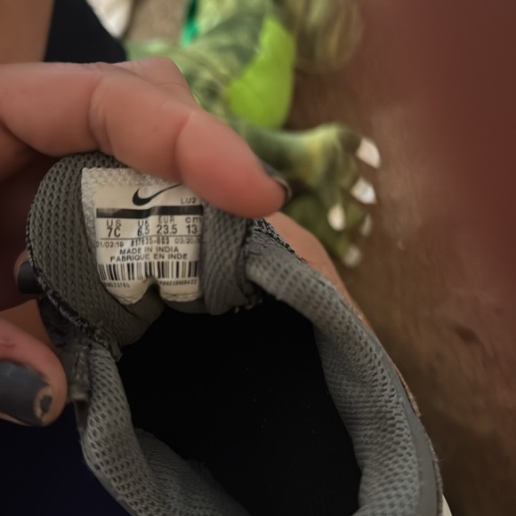 Toddler Nikes 7c - Picture 3 of 3